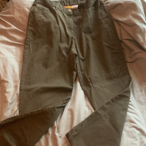 Green cargo pants. Ruby rd. Bought at thrift store, never wore. - Picture 2 of 3